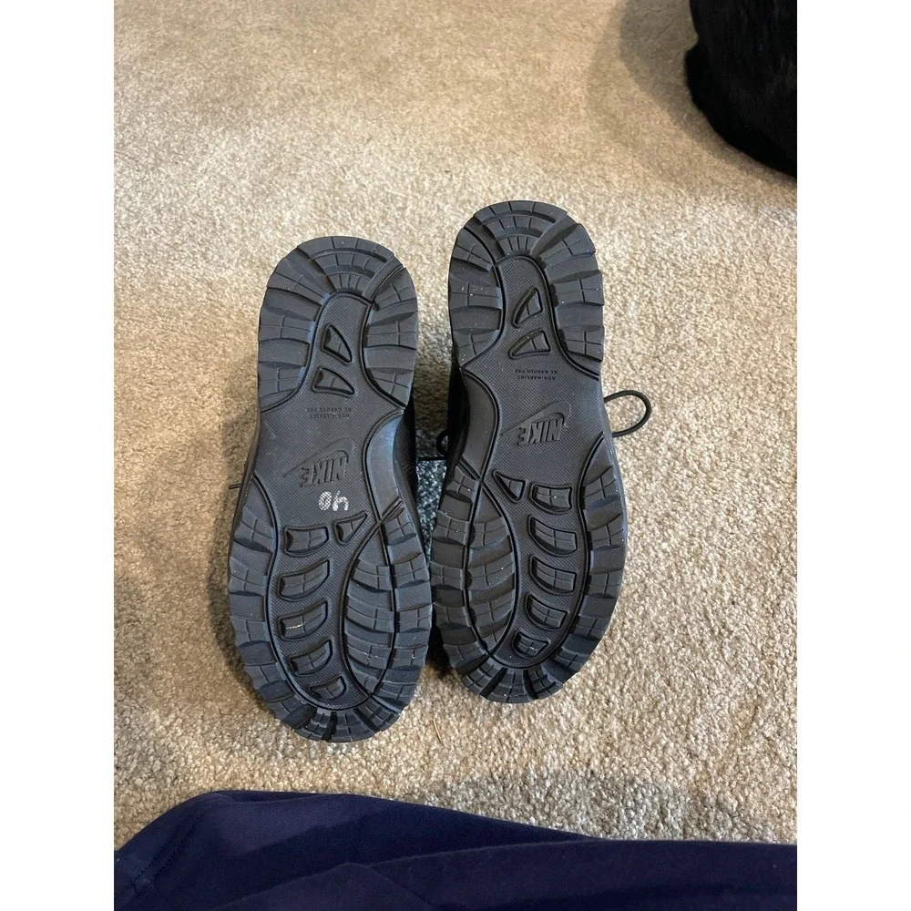 Nike black boots boys youth